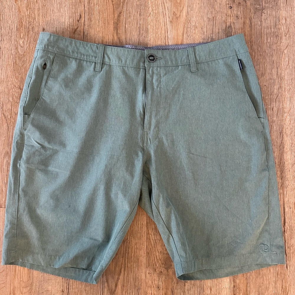 7 Diamonds Green Men's Flat Front Golf Shorts